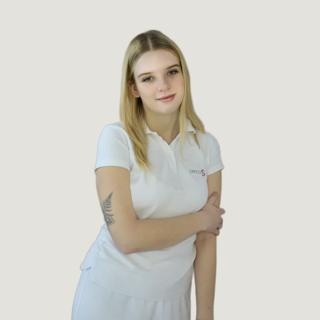 Zdjęcie przedstawia higienistkę stomatologiczną Maję
