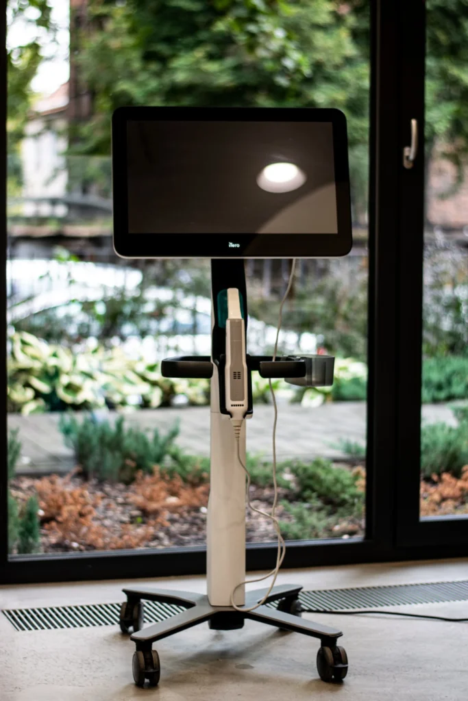 Zdjęcie przedstawia urządzenie iTero