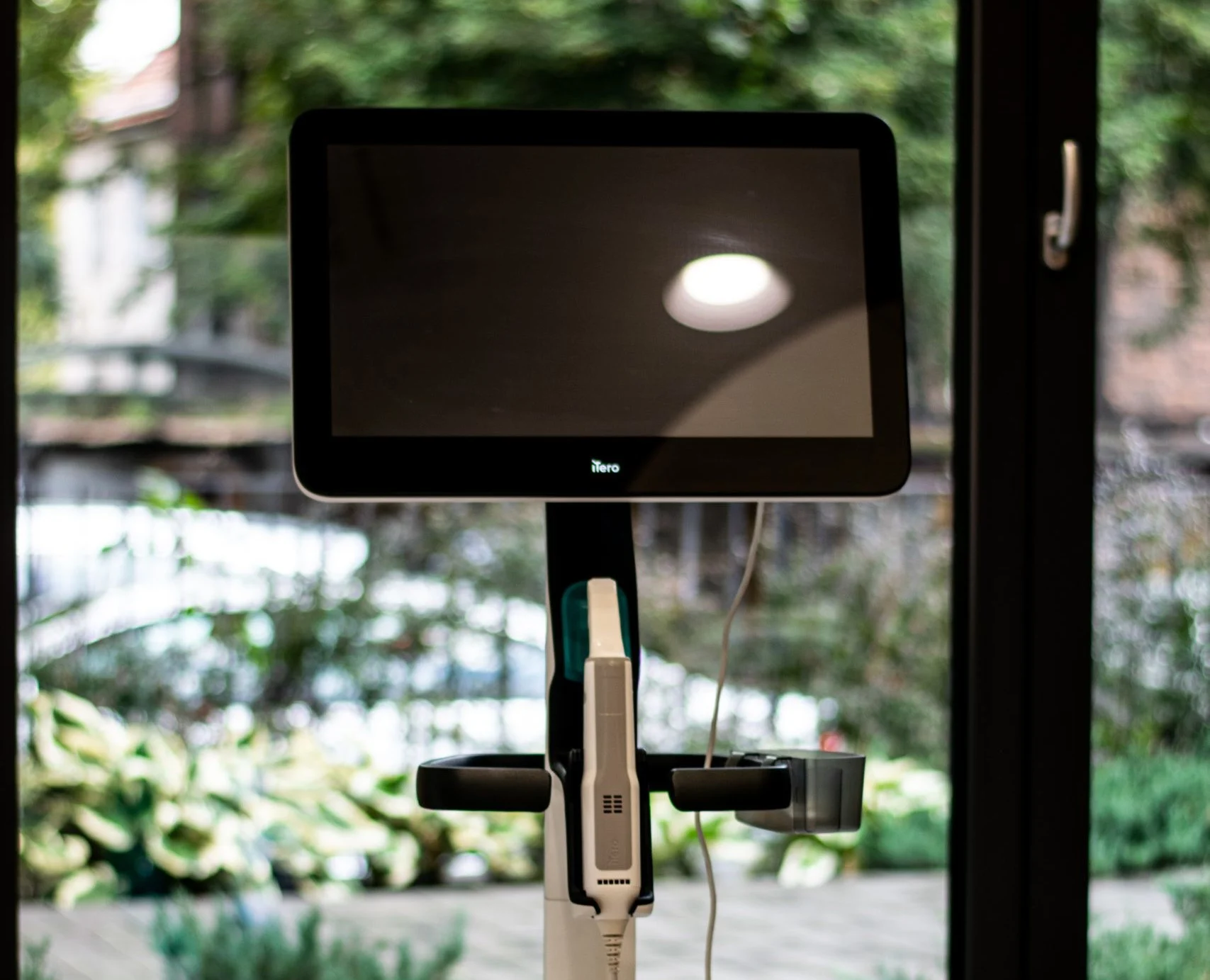 Zdjęcie przedstawia urządzenie iTero